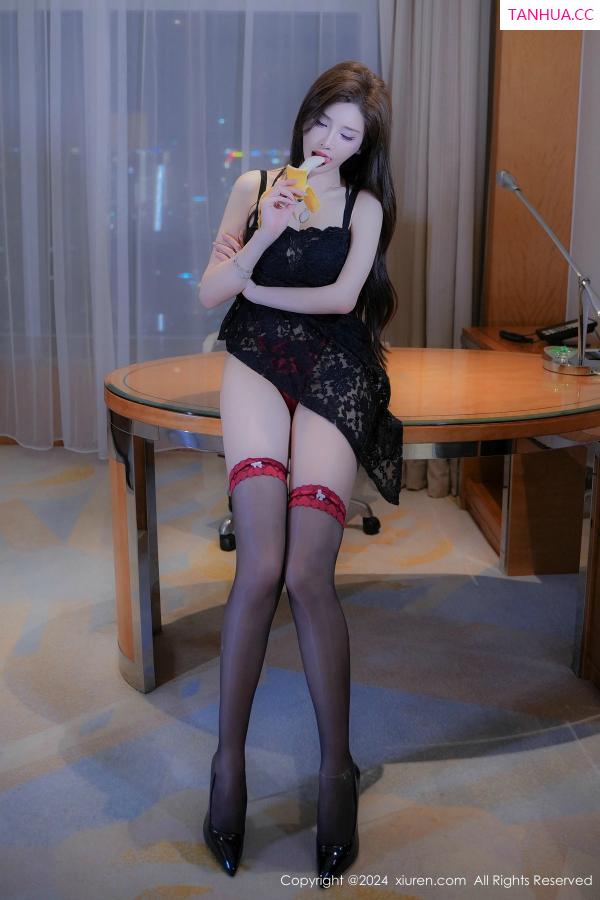 周妍希 奶瓶土肥圆 [XiuRen]高清写真图 2024.11.07 No.9411 Carol周妍希X 黑丝美腿第27张图片